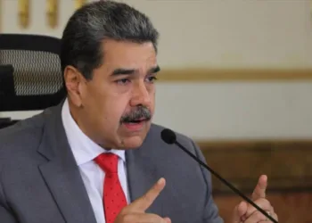 El presidente Nicolás Maduro ha decidido suspender los vuelos del programa "Vuelta a la Patria" tras la decisión de Donald Trump de revocar las licencias a la empresa petrolera Chevron.