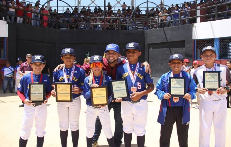 El alcalde del municipio Libertador, Oscar Orsini, inauguró el primer Concentrado Estatal de Beisbol Menor Sub-10 Libertador 2025, en conjunto con el Instituto Autónomo Municipal de Deporte (IAMDELI) y el Instituto Autónomo Municipal de Turismo, Cultura y Patrimonio Histórico de Libertador.