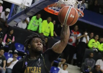 Panteras de Miranda derrotó este martes a los vigentes campeones, Gladiadores de Anzoátegui, en el gimnasio José Joaquín Papá Carrillo, con marcador de 85-76.