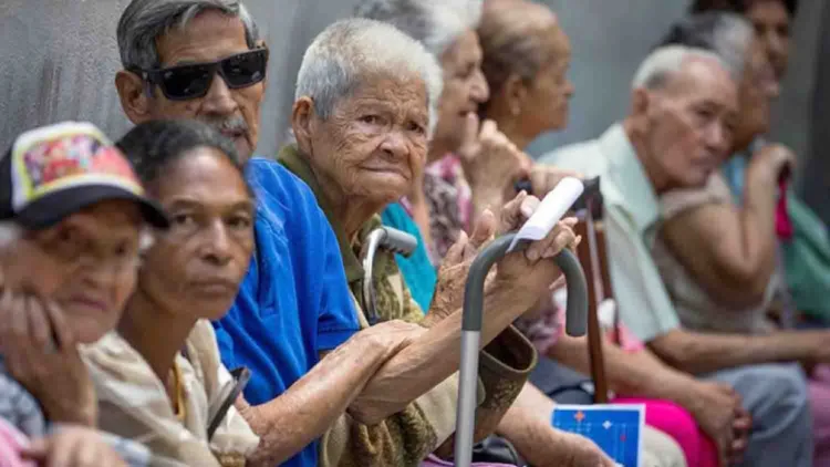 El Ejecutivo nacional dio inicio a la entrega del bono 100% Amor Mayor, a través del Sistema Patria, como parte de su programa de ayudas sociales del mes de marzo.