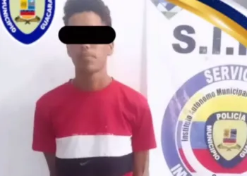 Un sujeto fue detenido por haber agredido a un funcionario de la Policía Municipal de Guacara. El hecho ocurrió en la avenida Aragüita.