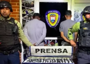 Dos sujetos fueron detenidos en Los Guayos por presuntamente formar parte de un grupo de delincuencia organizada dedicado a vender drogas.