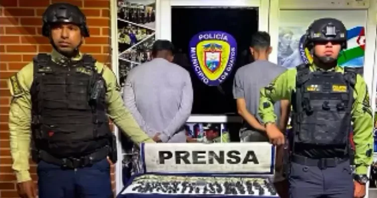 Dos sujetos fueron detenidos en Los Guayos por presuntamente formar parte de un grupo de delincuencia organizada dedicado a vender drogas.