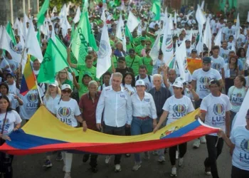 respaldan a Luis Eduardo Martínez