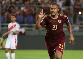 La Vinotinto venció este martes al combinado peruano con marcador de 1 gol a 0. Con esta victoria en Maturín, los dirigidos por "Bocha" Batista ocuparon el séptimo lugar de la tabla de clasificación, que otorga un cupo para disputar el repechaje al Mundial 2026.