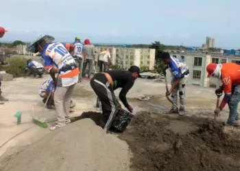 Las autoridades regionales del estado avanzan en la rehabilitación de los edificios de la urbanización Vistamar en Puerto Cabello, con miras a beneficiar a unos mil residentes de la zona.