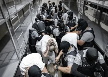 La lista con los nombres de los migrantes venezolanos deportados por la administración hacia El Salvador fue difundida este jueves por la cadena estadounidense CBS News.