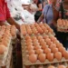 La sociedad venezolana tiene un consumo de pollo y huevo situado en un 65 %, lo que convierte a los productos aviares en los más consumidos en el país en lo que a proteínas respecta.