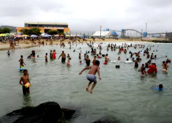 De acuerdo a las autoridades regionales, miles de temporadistas disfrutaron de las playas de Puerto Cabello en esta semana santa, provenientes de diversos rincones del país.