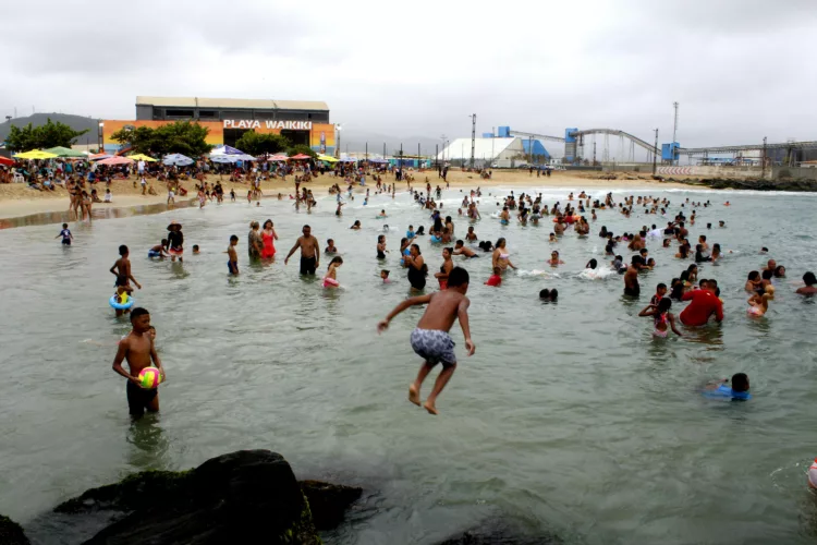 De acuerdo a las autoridades regionales, miles de temporadistas disfrutaron de las playas de Puerto Cabello en esta semana santa, provenientes de diversos rincones del país.