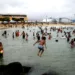De acuerdo a las autoridades regionales, miles de temporadistas disfrutaron de las playas de Puerto Cabello en esta semana santa, provenientes de diversos rincones del país.