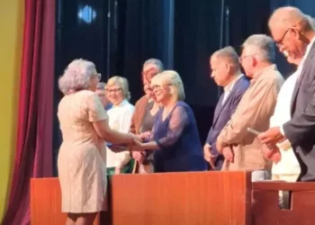 La Universidad de Carabobo llevó a cabo un acto protocolar en el Teatro Alfredo Celis Pérez, en conmemoración de los cincuenta años de creación de la Escuela de Ingeniería Civil. 
