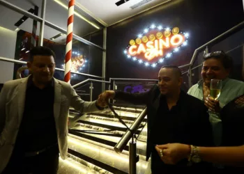 El reconocido Hotel Baywatch inauguró una nueva sala de bingo en su casino, ubicado en Tucacas, estado Falcón. Ahora los turistas podrán disfrutar de este nuevo espacio con la mejor experiencia y de la manera más cómoda, lujosa y segura.