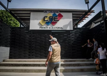 A partir de este sábado 12 de abril, varios ciudadanos han formalizado su candidatura a la gobernación de Carabobo ante el Consejo Nacional Electoral.