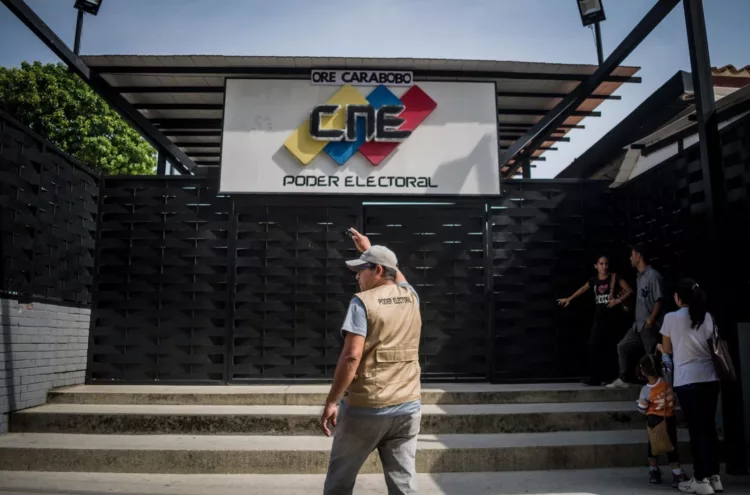 A partir de este sábado 12 de abril, varios ciudadanos han formalizado su candidatura a la gobernación de Carabobo ante el Consejo Nacional Electoral.