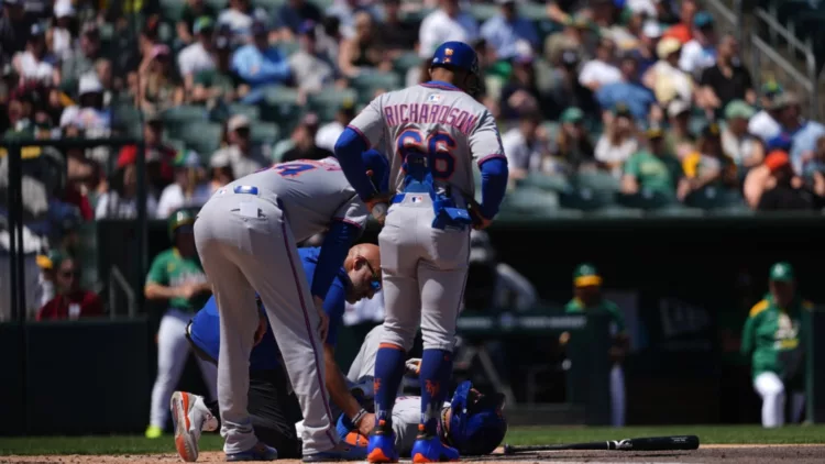 José Sirí, de los Mets de Nueva York, sufrió una lesión este lunes mientras su equipo se enfrentaba a los Atléticos de Oakland.