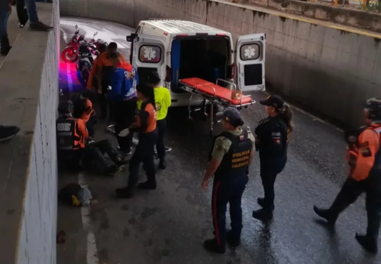 Un hombre en situación de calle cayó del puente Los Colorados este jueves 19 de abril.