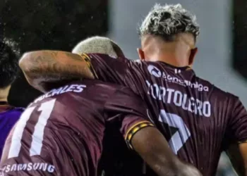 Carabobo FC sumó el primer punto de su historia en fase de grupos de Copa Libertadores ante la Universidad de Chile, en un partido celebrado este martes 22 de abril en el estadio Misael Delgado de Valencia.