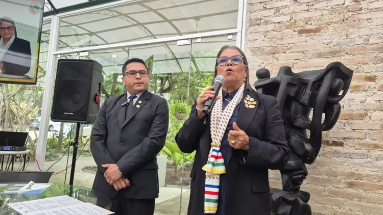 El Instituto de Educación Activa-IDEA homenajeó a la Lic. Horeb Sinaí Díaz tras una trayectoria de más de 20 años en la institución, al nombrarla epónimo de la XXIX Annual Science Fair.