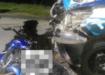 Un hombre falleció este miércoles tras impactar a una patrulla con su motocicleta mientras viajaba con su pareja, en las adyacencias de la Ciudadela José Martí, de la parroquia Miguel Peña.