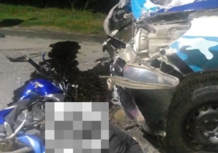 Un hombre falleció este miércoles tras impactar a una patrulla con su motocicleta mientras viajaba con su pareja, en las adyacencias de la Ciudadela José Martí, de la parroquia Miguel Peña.