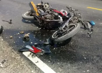 Un accidente entre dos motocicletas registrado en Puerto Cabello el pasado domingo dejó saldo de una persona fallecida y dos heridas.