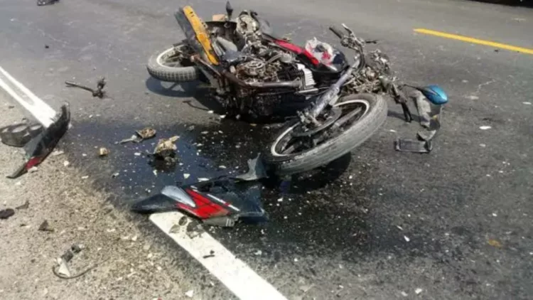 Un accidente entre dos motocicletas registrado en Puerto Cabello el pasado domingo dejó saldo de una persona fallecida y dos heridas.