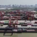 La administración Trump amenazó a China con aumentar los aranceles a sus exportaciones hasta un 245 %, en un nuevo episodio de la guerra comercial entre ambas naciones.