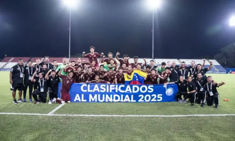 La selección venezolana de fútbol empató contra Uruguay con marcador de 2-2 y pasó a las semifinales del Sudamericano de Colombia. Este resultado representa también la clasificación de la Vinotinto al Mundial de la Categoría.