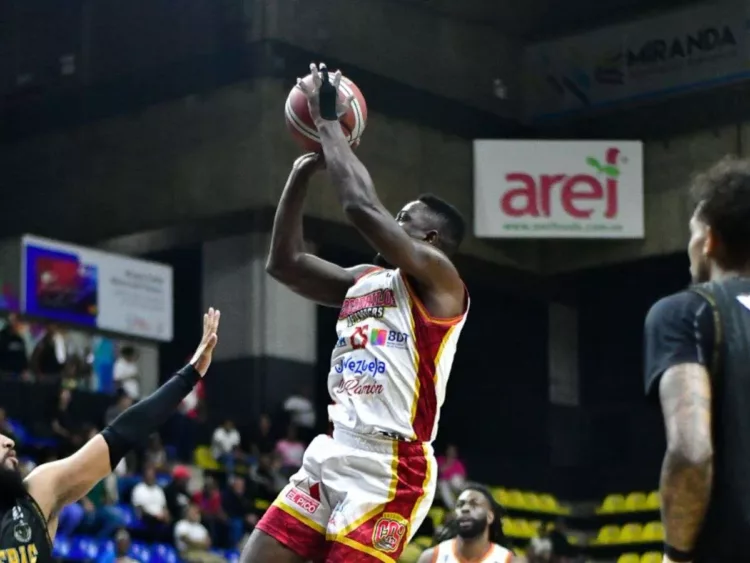 Cocodrilos de Caracas doblegó a Panteras de Miranda este martes en Parque Miranda, con marcador de 80-92.