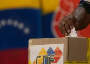 Los candidatos que aspiran reelegirse de cara a las próximas elecciones regionales y legislativas deben separarse de sus cargos este 29 de abril.