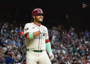 Eugenio Suárez se convirtió en el primer venezolano de toda la historia en conectar cuatro cuadrangulares en un mismo encuentro.