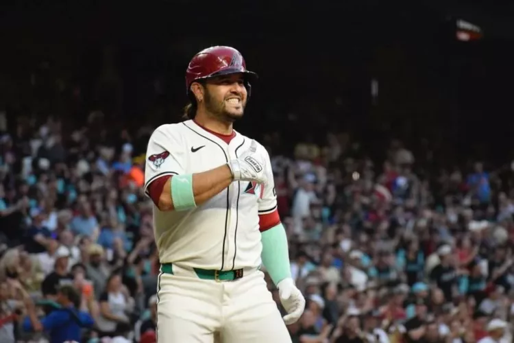 Eugenio Suárez se convirtió en el primer venezolano de toda la historia en conectar cuatro cuadrangulares en un mismo encuentro.