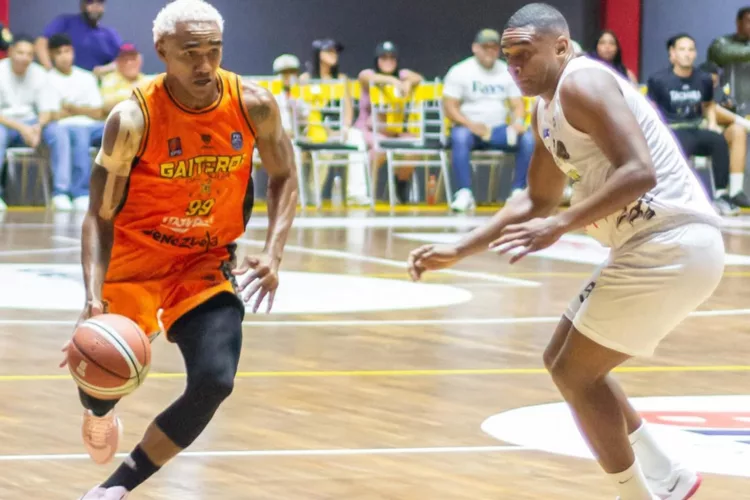 Gaiteros del Zulia extendió su ya histórica racha de victorias en este inicio de la Superliga Profesional de Baloncesto, tras doblegas a Frontinos del Táchira con marcador de 84-70 en el gimnasio Pedro Elías Belisario Aponte.