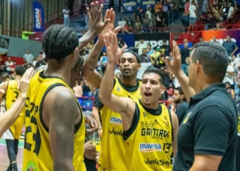 Gaiteros del Zulia derrotó a Frontinos del Táchira este viernes 24 de abril en el gimnasio Luis "el Tierno" Gómez, con marcador de 95-63.