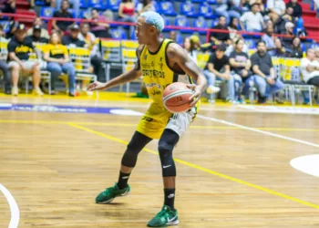 Gaiteros del Zulia derrotó nuevamente a Trotamundos de Carabobo, esta vez en el gimnasio Pedro Elías Belisario Aponte, con marcador de 84-83.