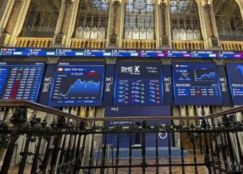 Tras la respuesta de China a las medidas arancelarias de Donald Trump, la jornada negra de caídas de bolsa a escala mundial ha llegado a los mercados europeos.