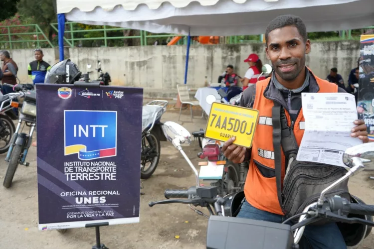 El Instituto Nacional de Transporte Terrestre (INTT) ha emitido un documento en el que recuerda a los motorizados cuáles son los documentos que deben llevar consigo en la calle.