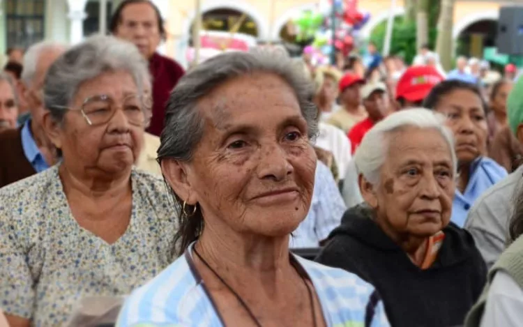 Los trabajadores de la administración pública recibieron el bono Contra la Guerra Económica de abril. No obstante, pensionados y jubilados todavía están en el plazo de cobrar el estipendio.