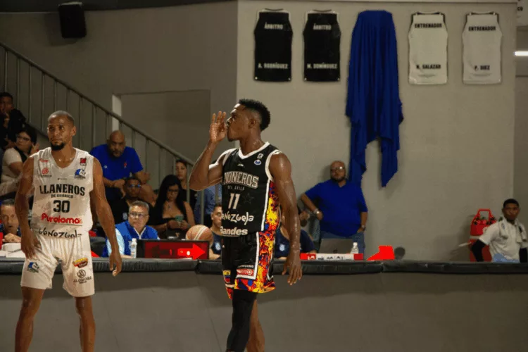 Pioneros del Ávila derrotó este sábado a Llaneros de Guárico con marcador 80-74 en el gimnasio Elio Estrada Paredes.