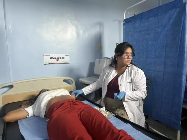 Más de 200 mujeres oriundas del municipio Libertador fueron atendidas durante una jornada del programa "Carabobo Te Cuida", en la Maternidad María Ibarra.