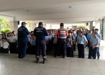 La Alcaldía de Valencia dictó un taller de capacitación sobre autoprotección ante evento sísmicos, dirigido a los estudiantes de la Unidad Educativa Colegio Trina de Medina, ubicado en la parroquia Miguel Peña.