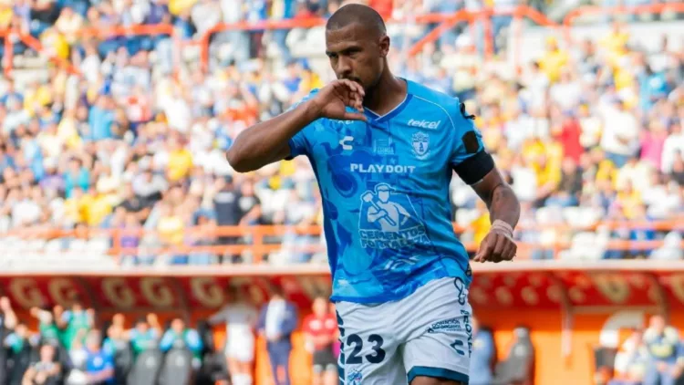 El club mexicano Pachuca venció al América este sábado, con marcador de 1-0 en la jornada 14 del Torneo Clausura de la Liga MX. Salomón Rondón fue clave en la obtención de tres puntos de los "tuzos".