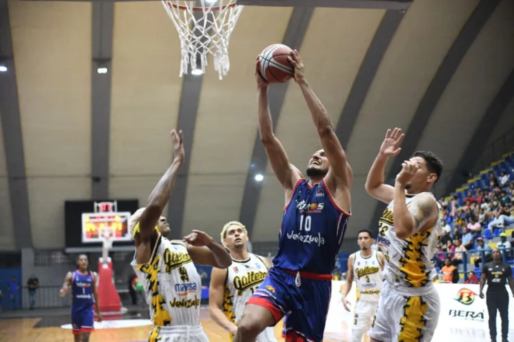 Toros de Aragua puso fin a la seguidilla de triunfos de Gaiteros del Zulia, al doblegarlos este viernes con marcador de 74-67 en el gimnasio Mauricio Johnson de Las Delicias.
