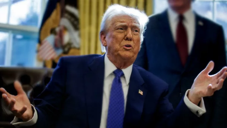 De acuerdo a The Wall Street Journal, el presidente Donald Trump estaría considerando la idea de reducir los aranceles a las importaciones provenientes de China.