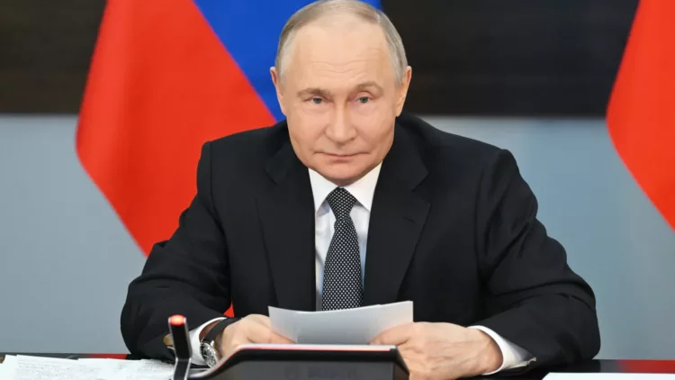 El presidente ruso Vladimir Putin ha decretado este 19 de abril un alto al fuego temporal en el conflicto con Ucrania.