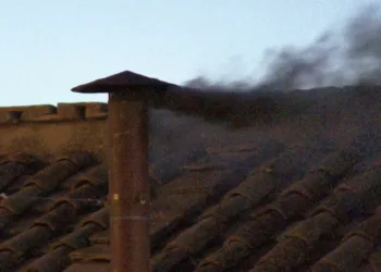 ¡Humo negro! Aun no hay nuevo Papa