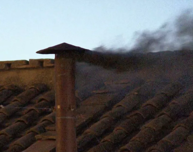 ¡Humo negro! Aun no hay nuevo Papa