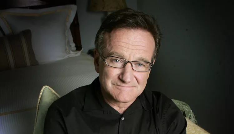 Actor and comedian Robin Williams poses during a press tour promoting his new movie "License To Wed" in Santa Monica, Calif., Friday, June 15, 2007. (AP Photo/Reed Saxon)