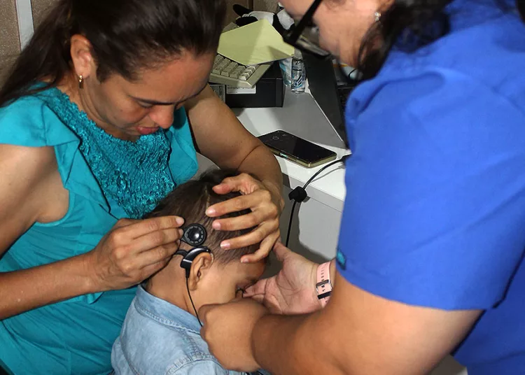 implantes cocleares